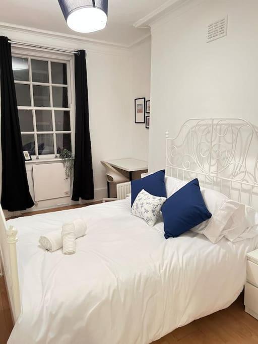 Lovely 2 Bed Flat In Soho! *