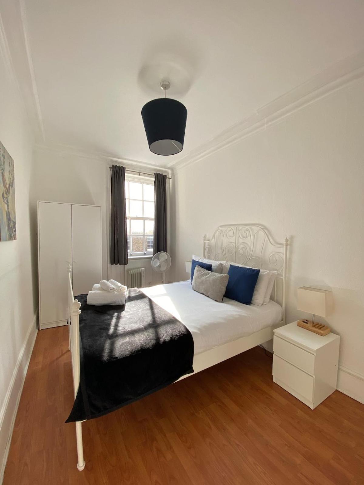 Lovely 2 Bed Flat In Soho! Apartment